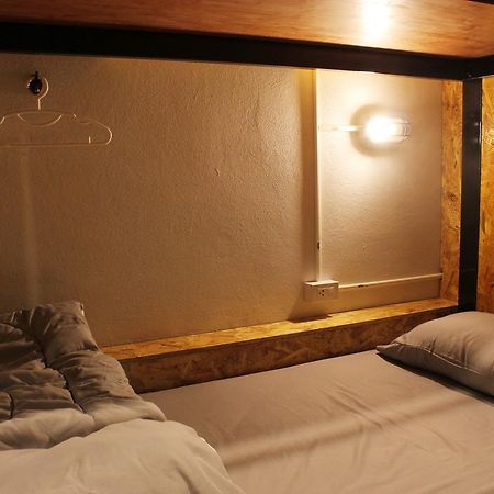 Fellow Hostel Чиангмай Екстериор снимка