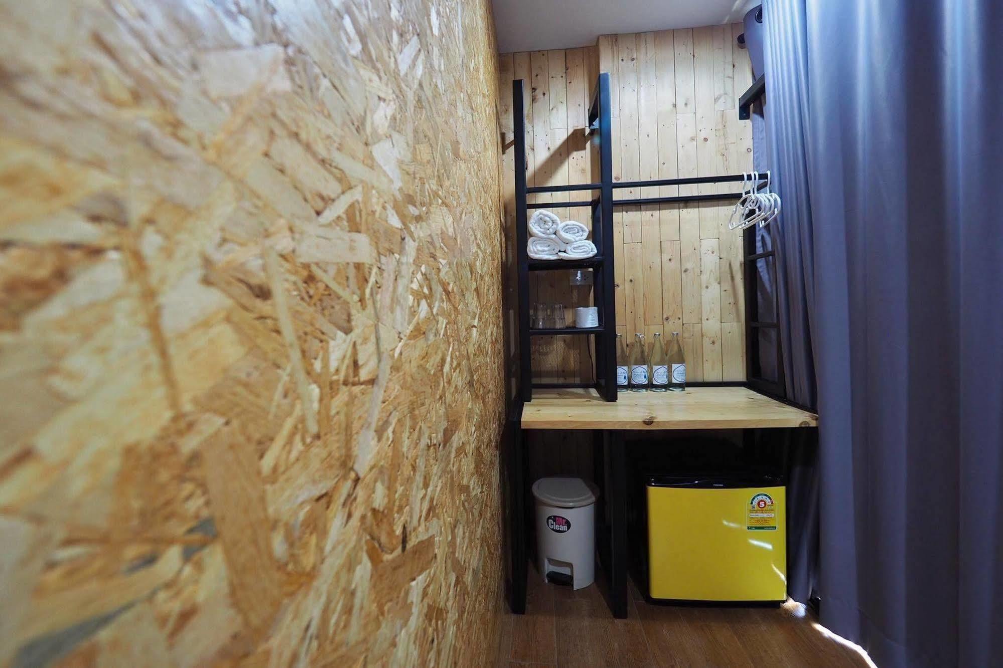 Fellow Hostel Чиангмай Екстериор снимка