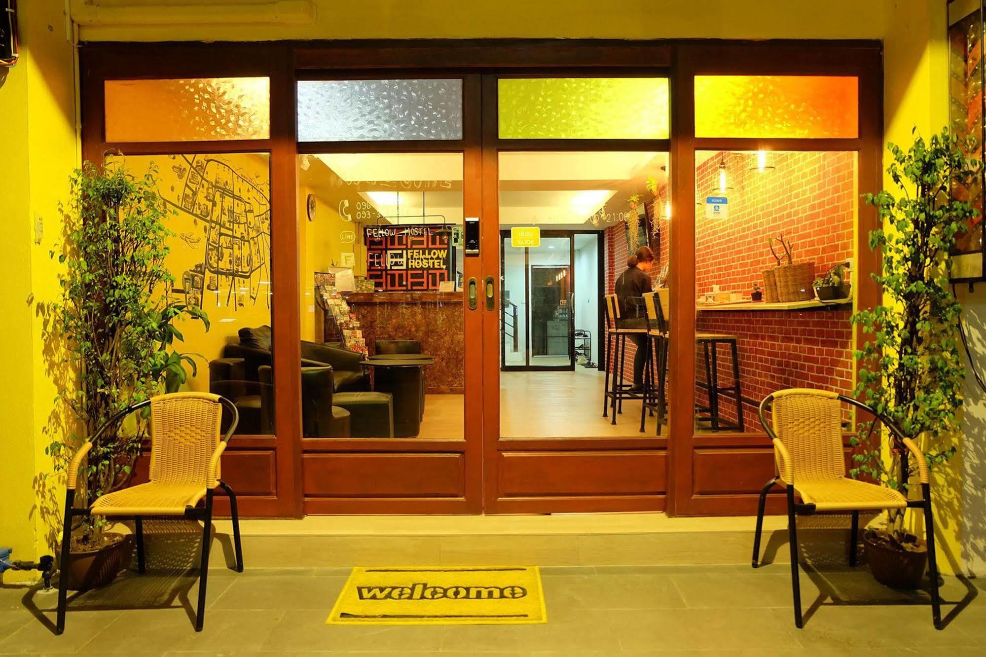 Fellow Hostel Чиангмай Екстериор снимка