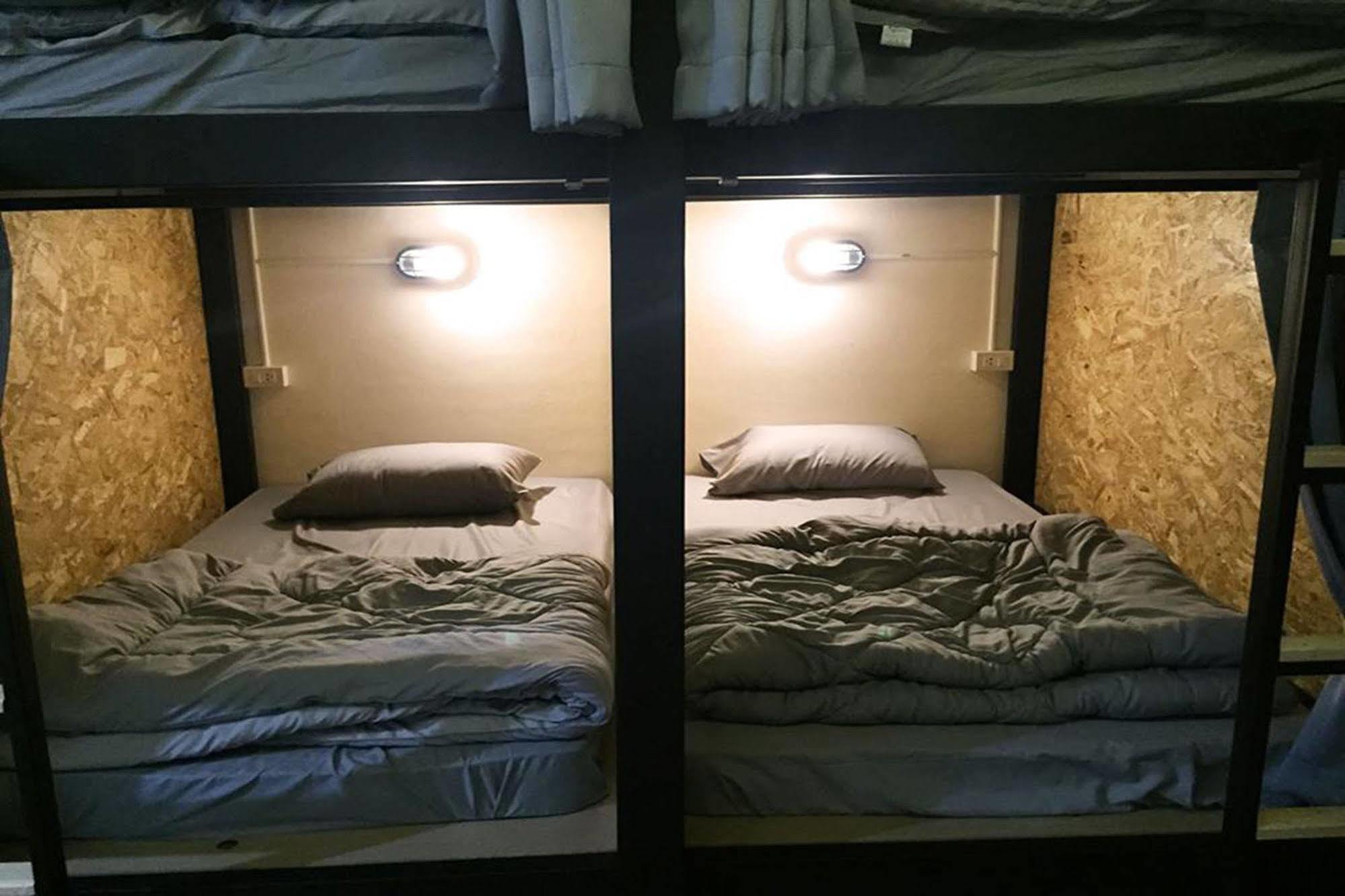 Fellow Hostel Чиангмай Екстериор снимка